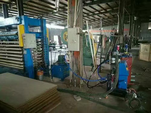 聚氨酯硬泡填充防盜門(mén) 高壓發(fā)泡機(jī)器(圖1) Q2600D高壓機(jī)器 聚氨酯硬泡填充防盜門(mén)